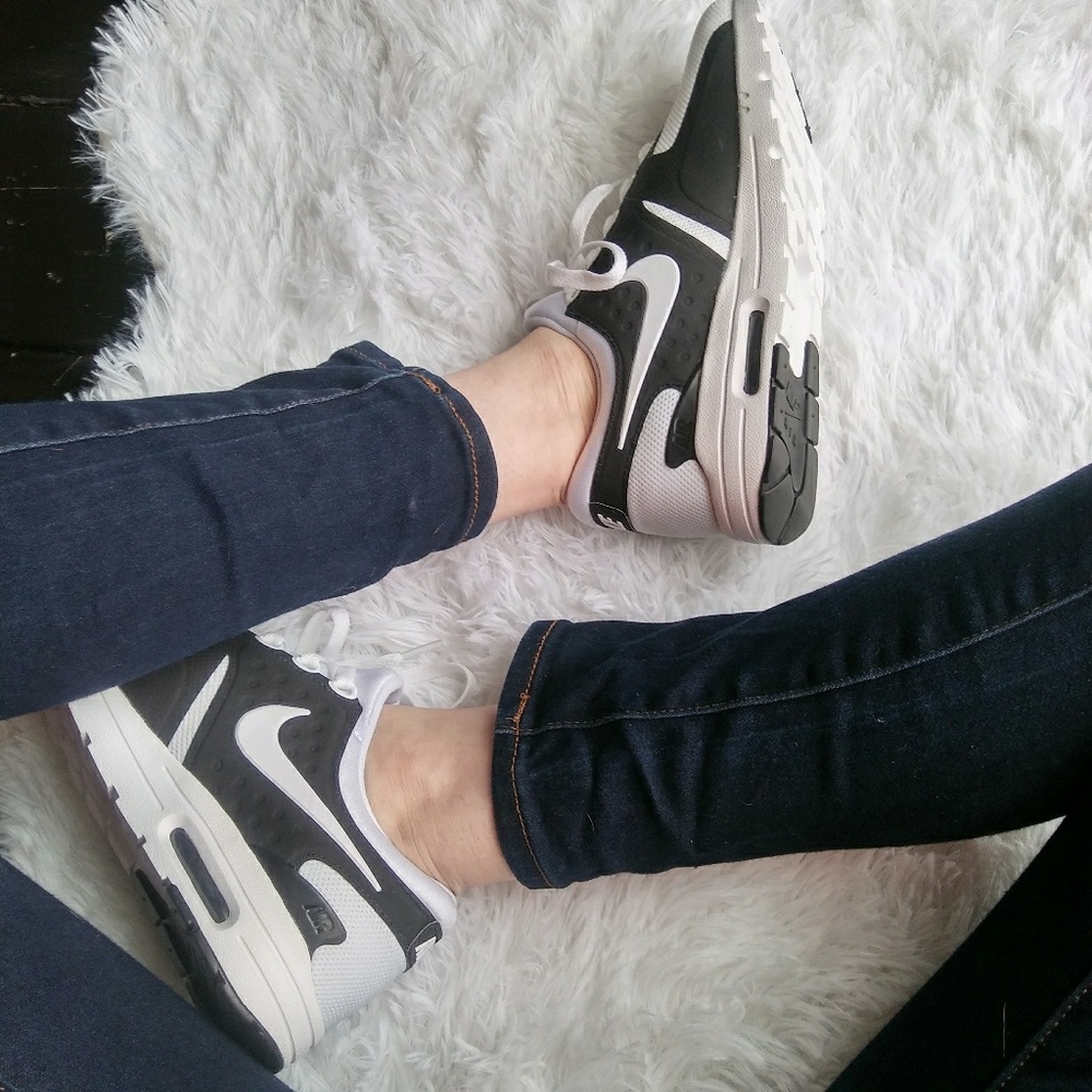 Nike Air Max Zero Black and White size 8 Shoes
